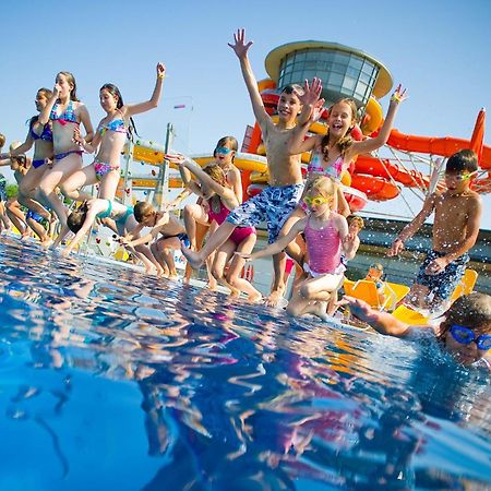 All In Red Thermenhotel Луцмансбург Екстериор снимка