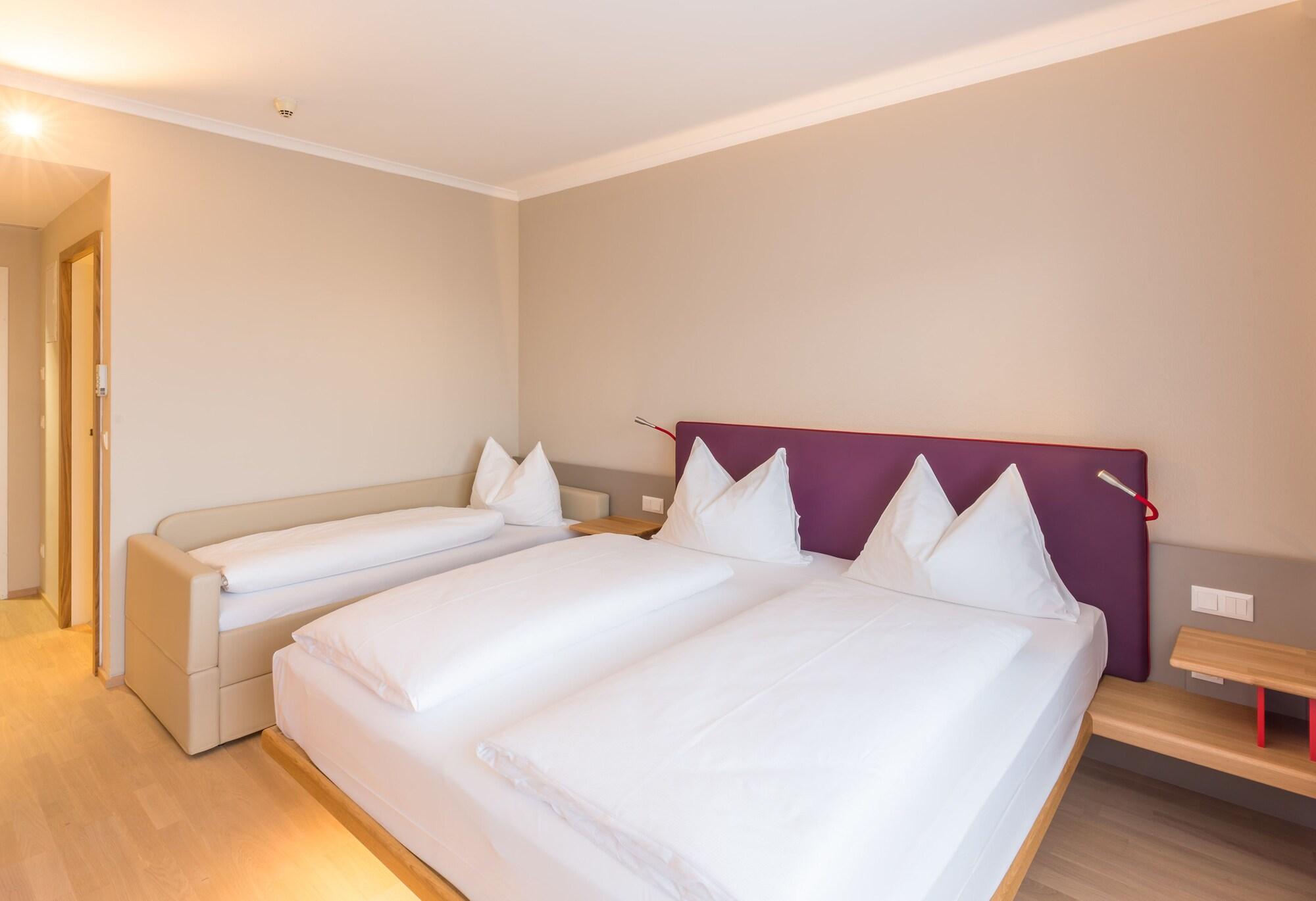 All In Red Thermenhotel Луцмансбург Екстериор снимка