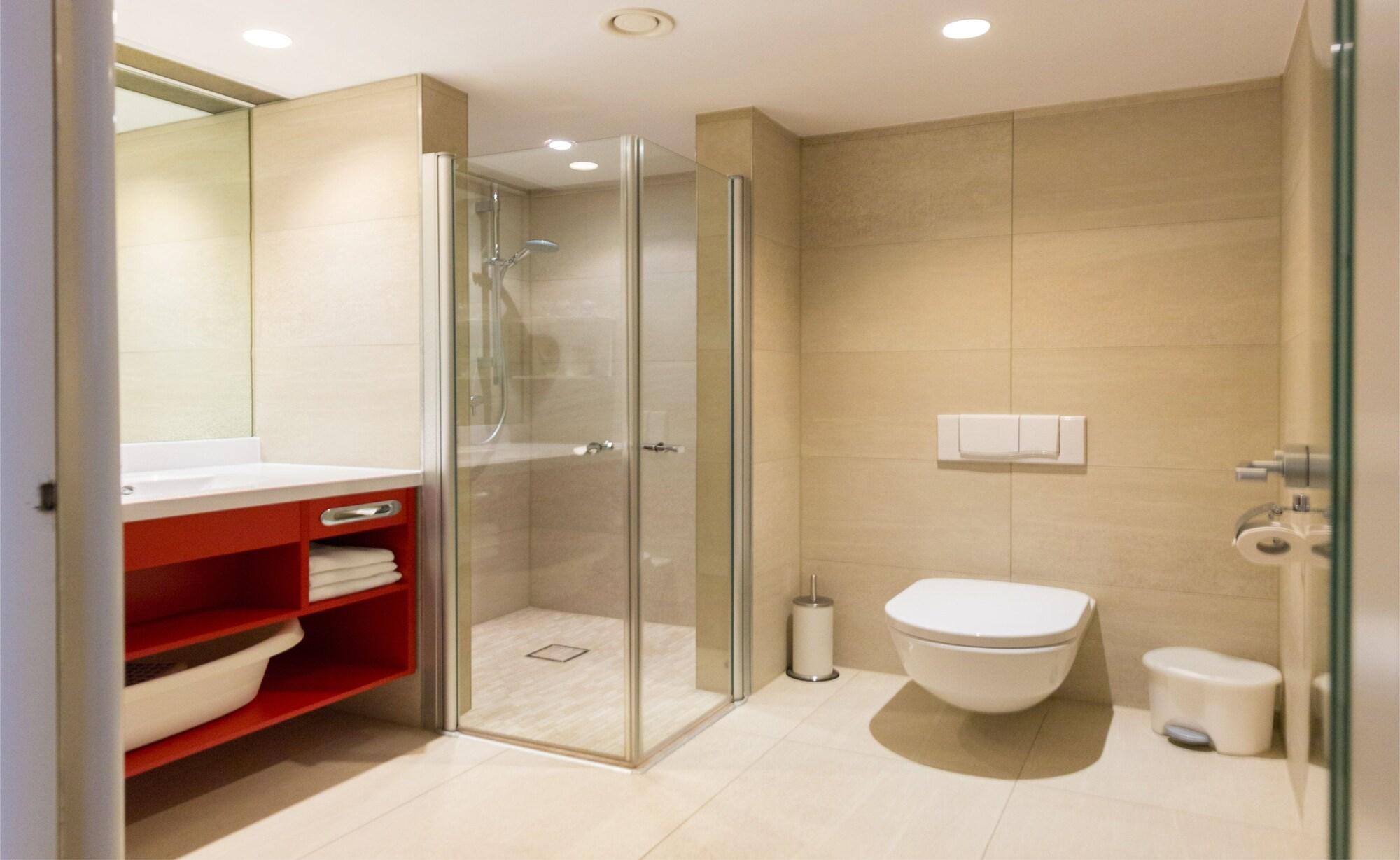 All In Red Thermenhotel Луцмансбург Екстериор снимка