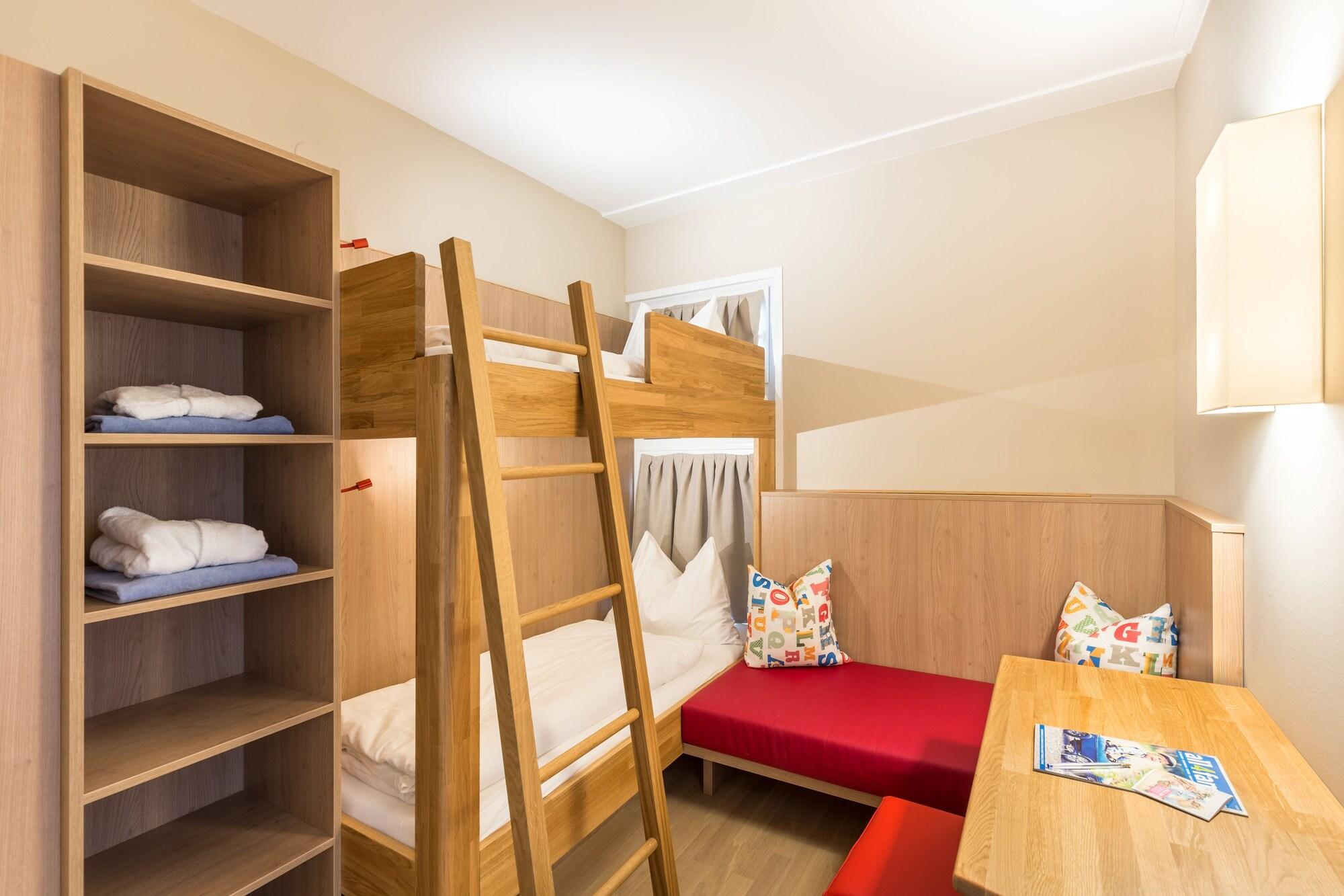 All In Red Thermenhotel Луцмансбург Екстериор снимка