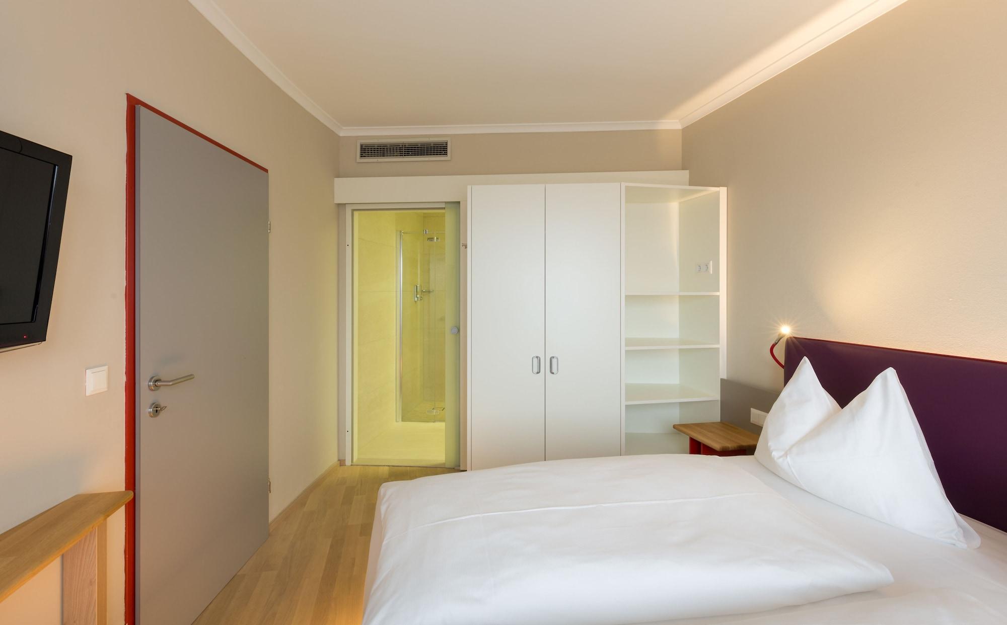 All In Red Thermenhotel Луцмансбург Екстериор снимка