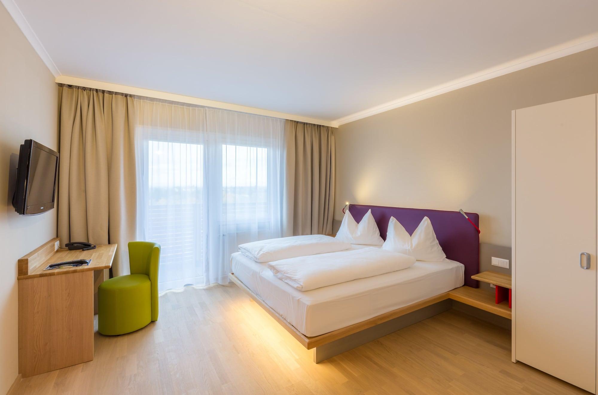 All In Red Thermenhotel Луцмансбург Екстериор снимка