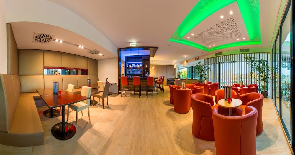 All In Red Thermenhotel Луцмансбург Екстериор снимка