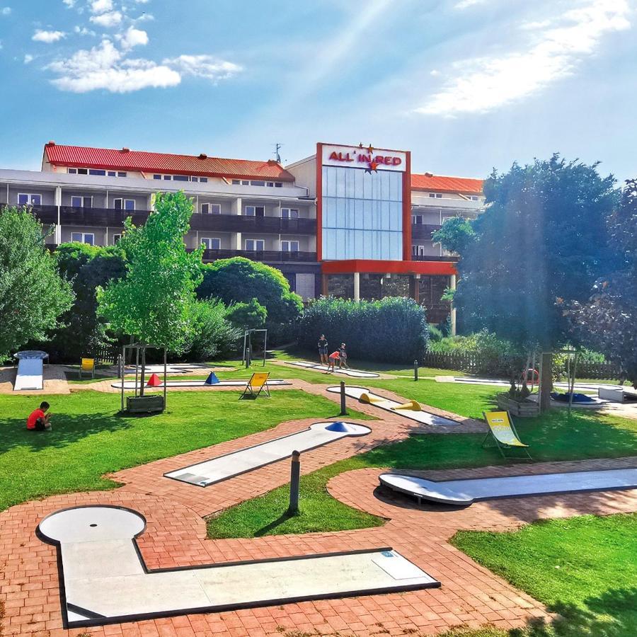 All In Red Thermenhotel Луцмансбург Екстериор снимка